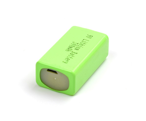 USB는 9V 300mAh 배터리 리튬 재충전이 가능한 에너지 팩을 포함했습니다
