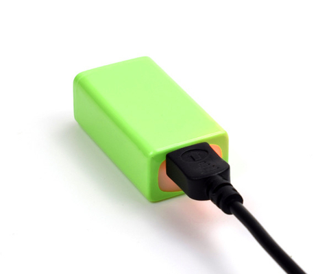 USB는 9V 300mAh 배터리 리튬 재충전이 가능한 에너지 팩을 포함했습니다